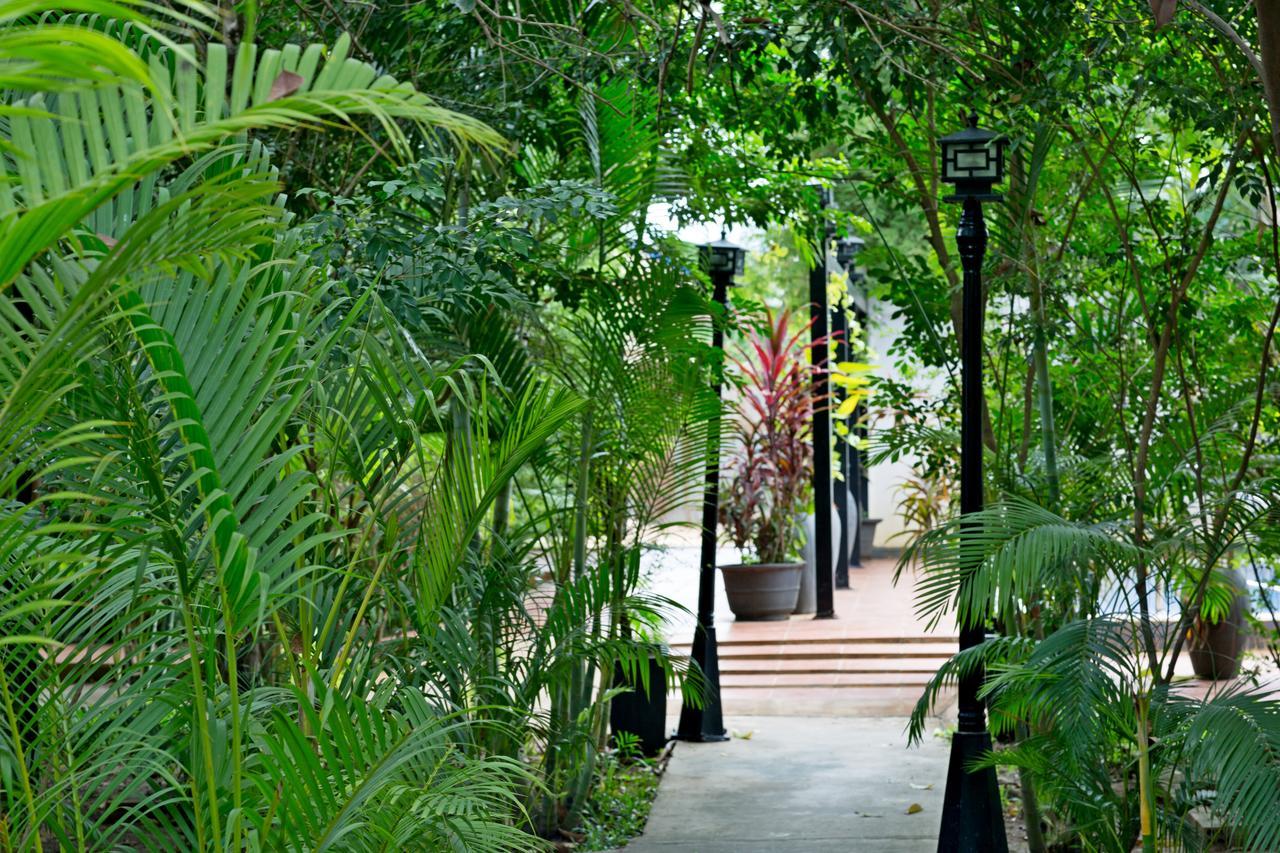 Nature Boutique Residence Siem Reap Bagian luar foto